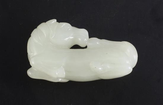 A Chinese white jade figure of a recumbent horse, 18th / 19th century, length 5.4cm